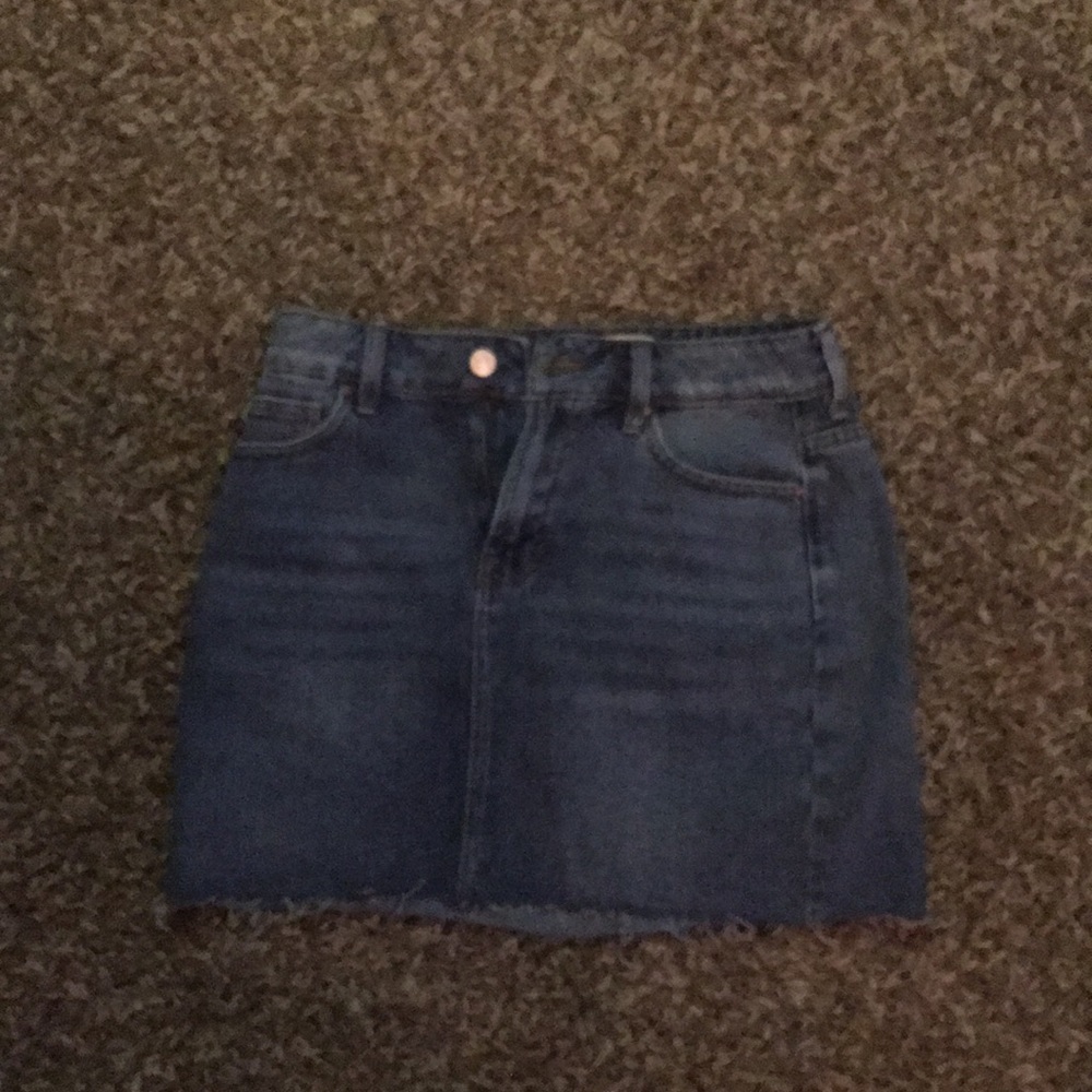 Short jean skirt
